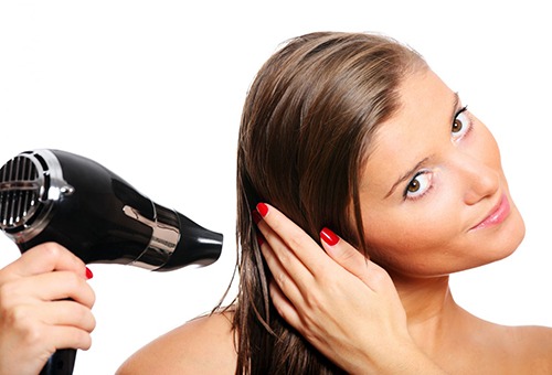 Как правильно сушить тонкие волосы?
