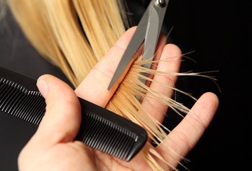 Стрижка кончиков волос как часть программы восстановления