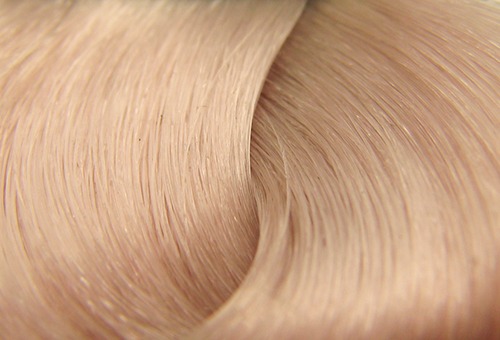 Оттенок "Блонд" на образце волос