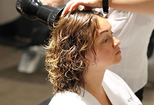 Процесс биозавивки волос